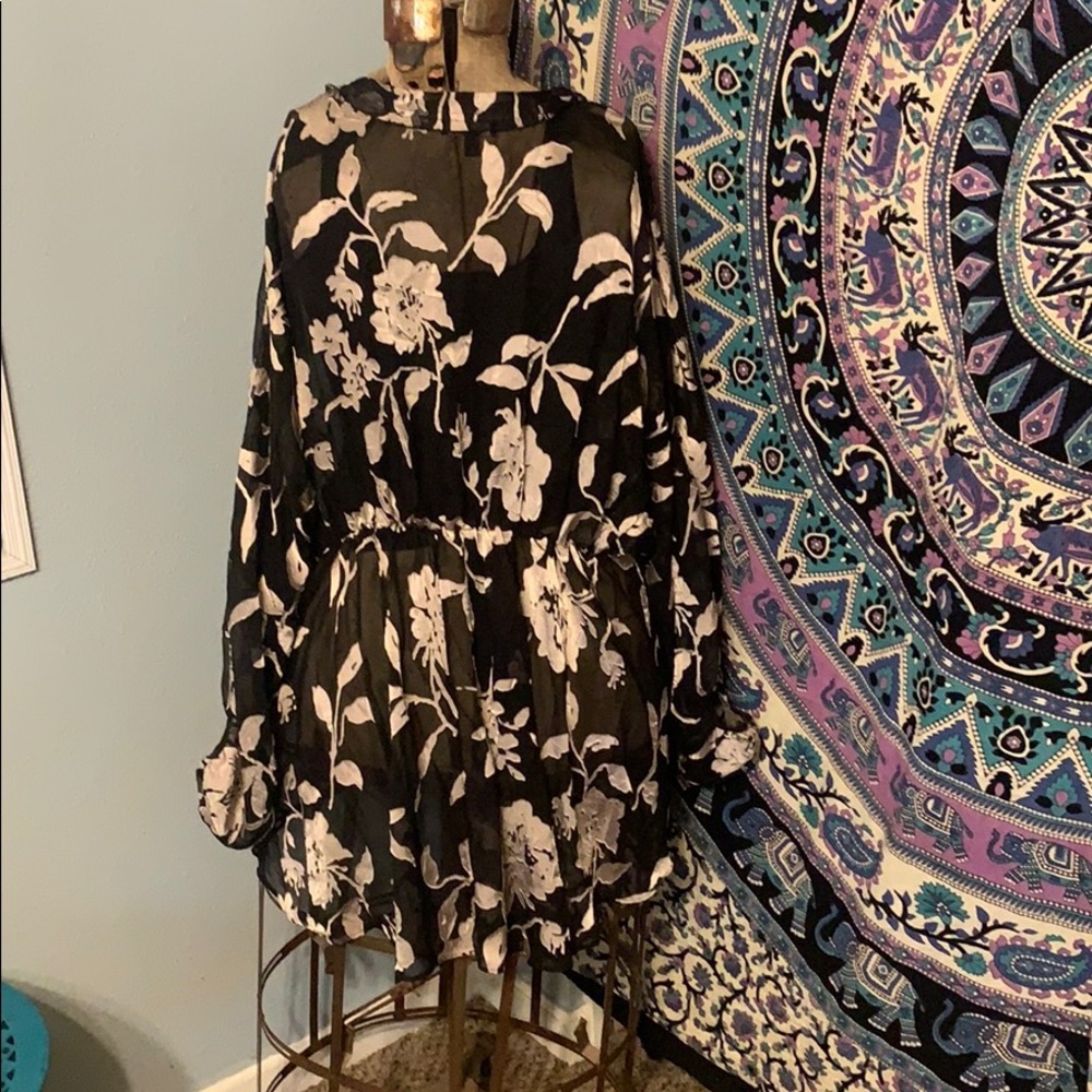💜Long Sleeve Sheer Top💜 - Picture 2 of 2